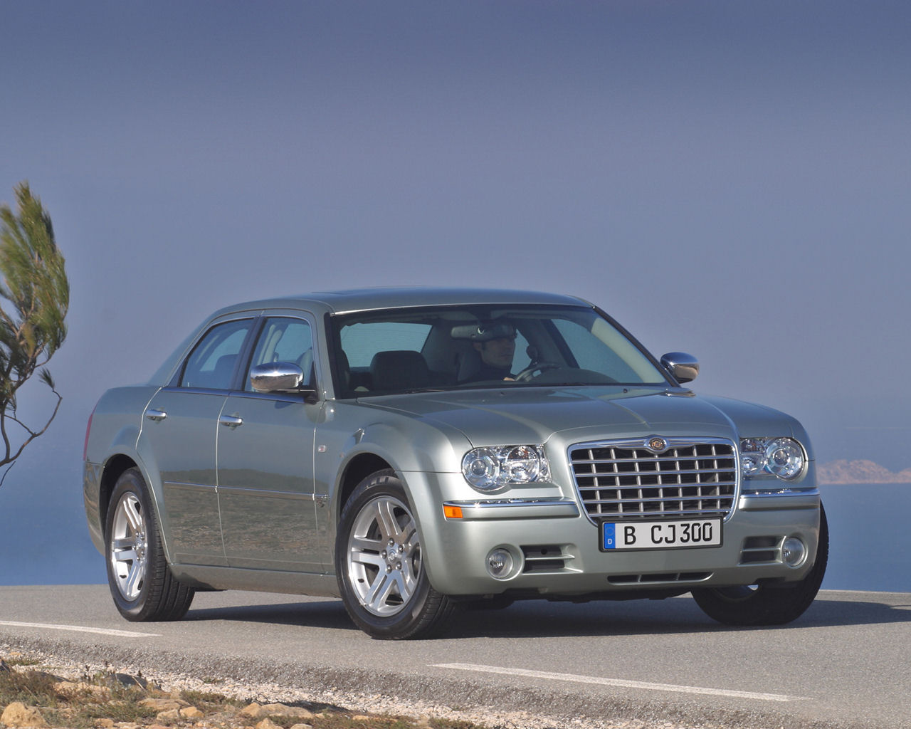 Pros and cons about chrysler 300 #2