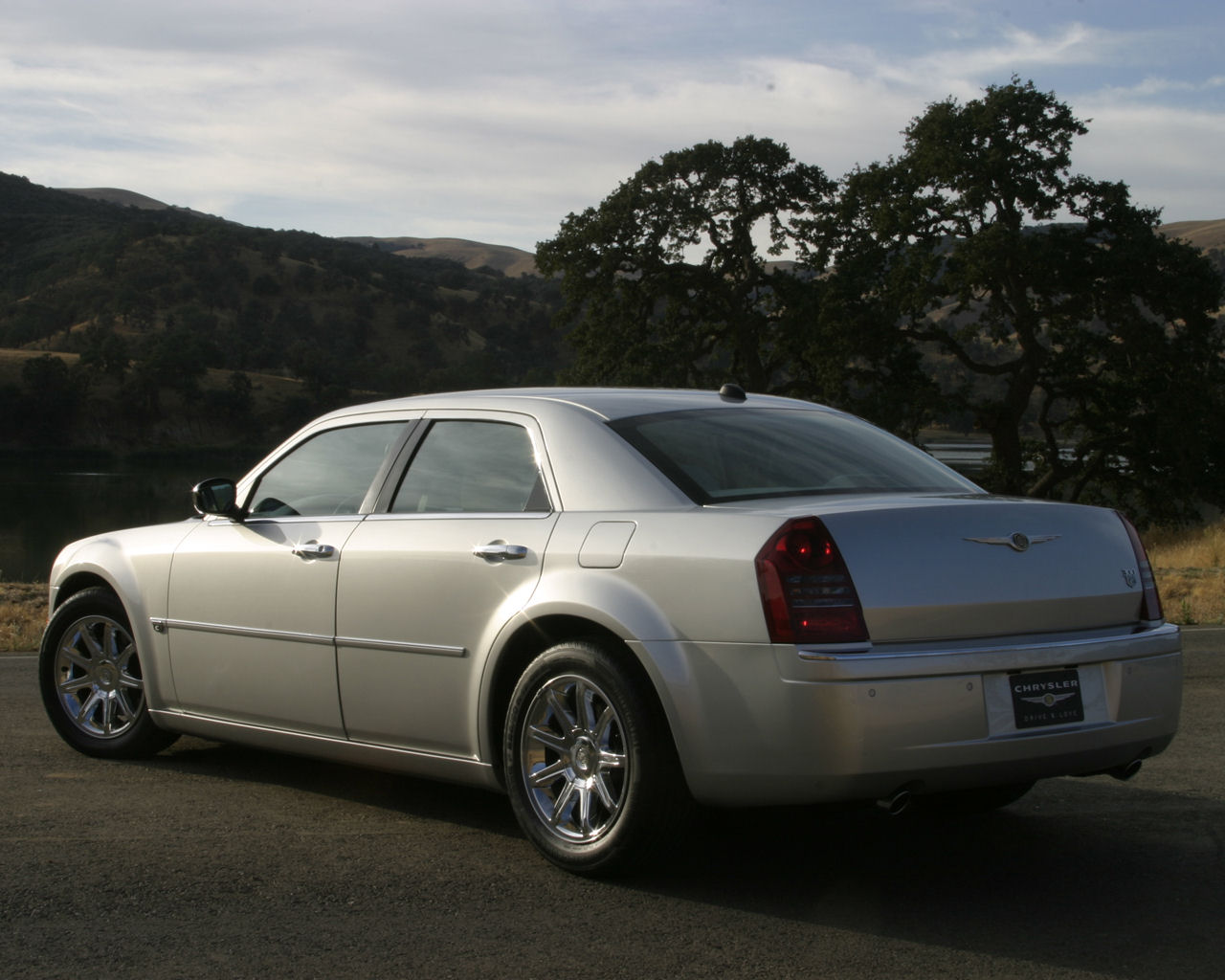 Chrysler 300 Touring, Limited, 300C, SRT8 - Free 1280x1024 Wallpaper