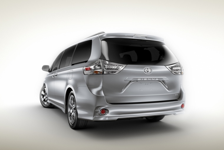 2012 toyota sienna review edmunds #3