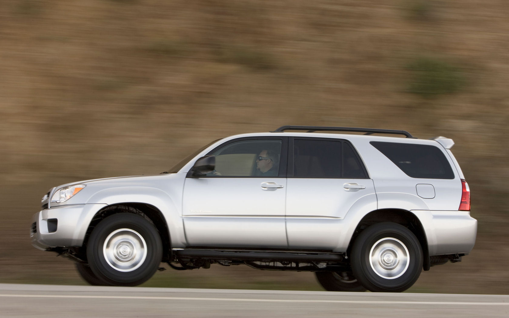 Toyota 4Runner SR5, Sport, Limited, V8 AWD - Free Widescreen Wallpaper