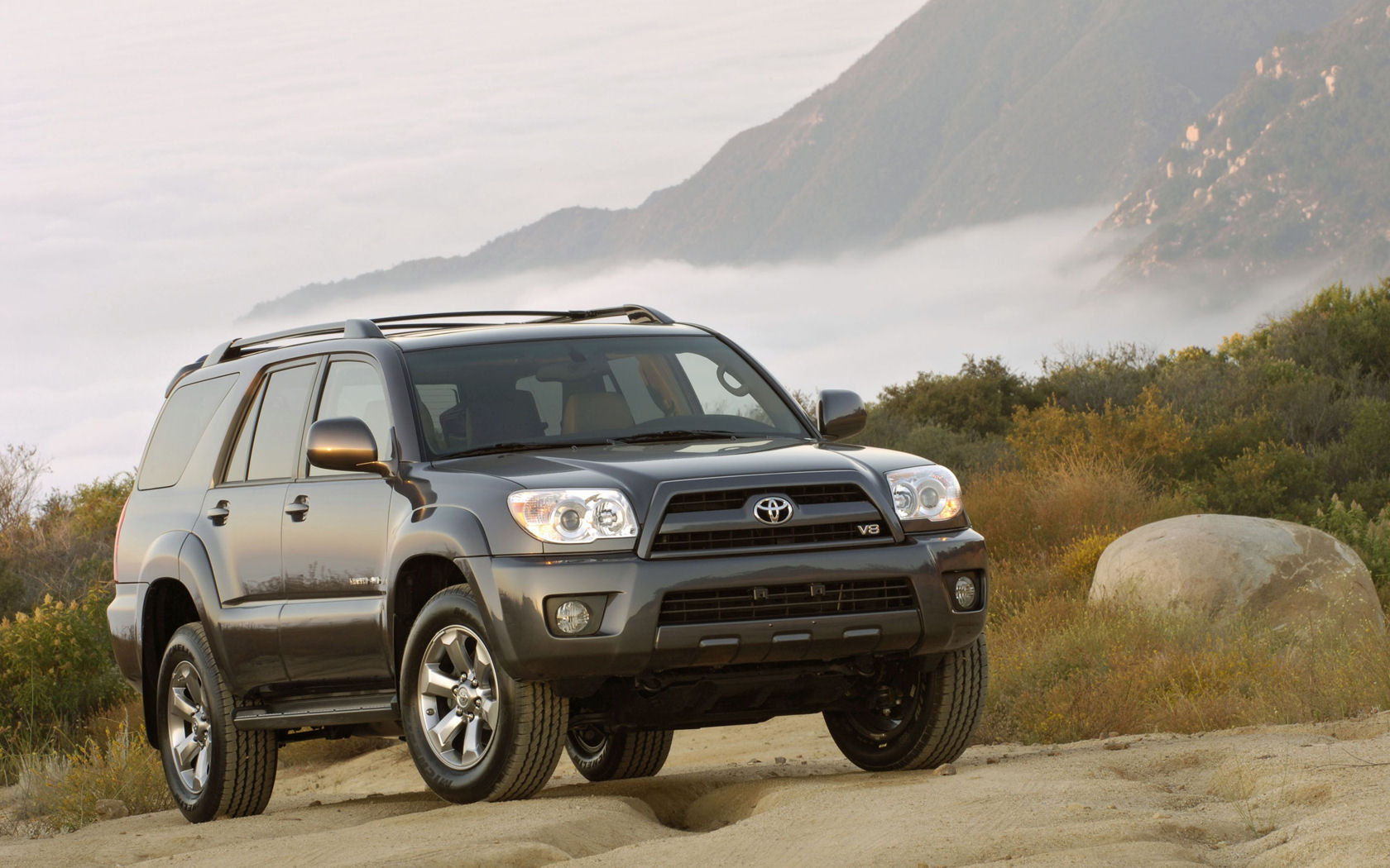 Toyota 4Runner SR5, Sport, Limited, V8 AWD - Free Widescreen Wallpaper