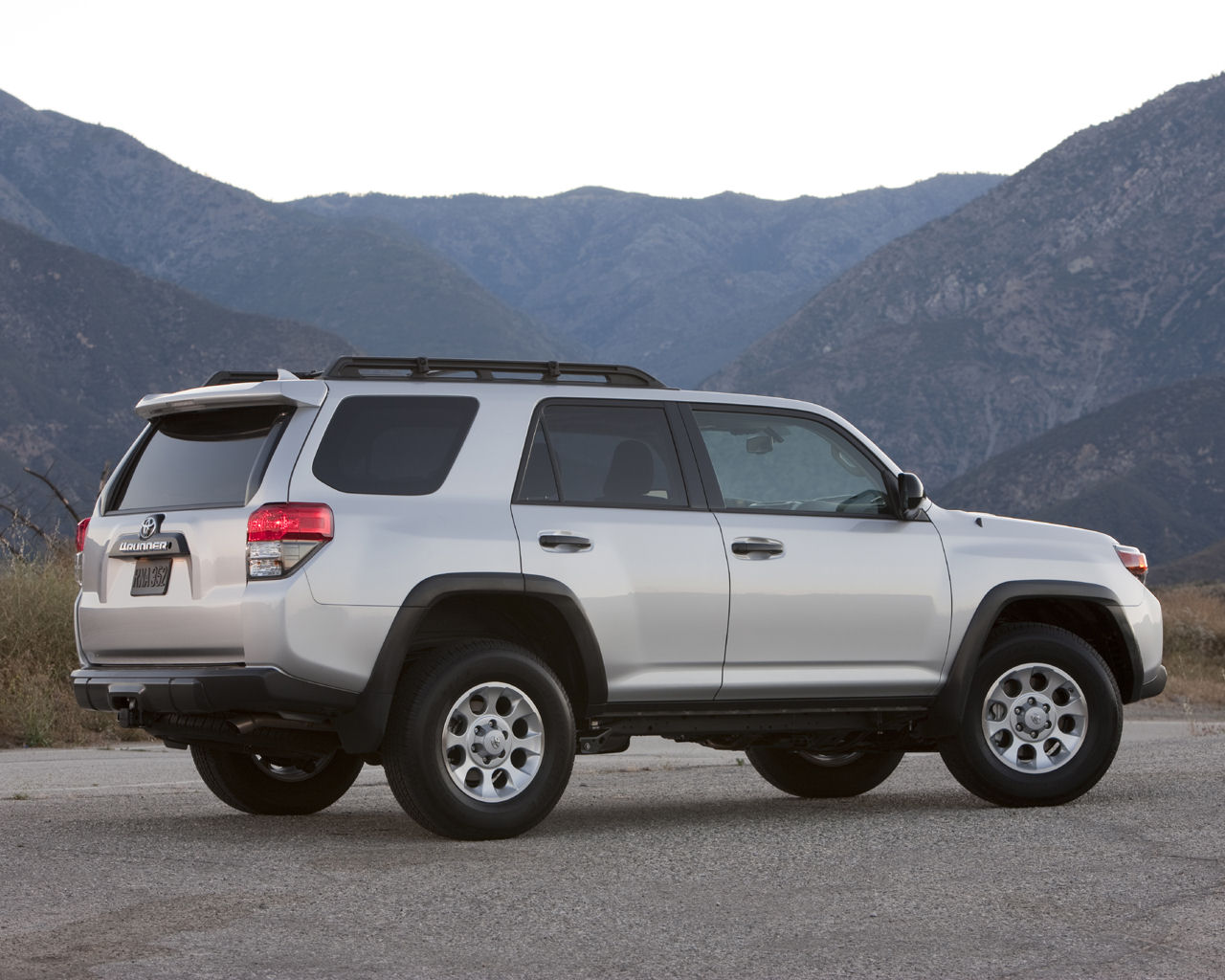 Toyota 4Runner SR5, Sport, Limited, V8 AWD - Free 1280x1024 Wallpaper