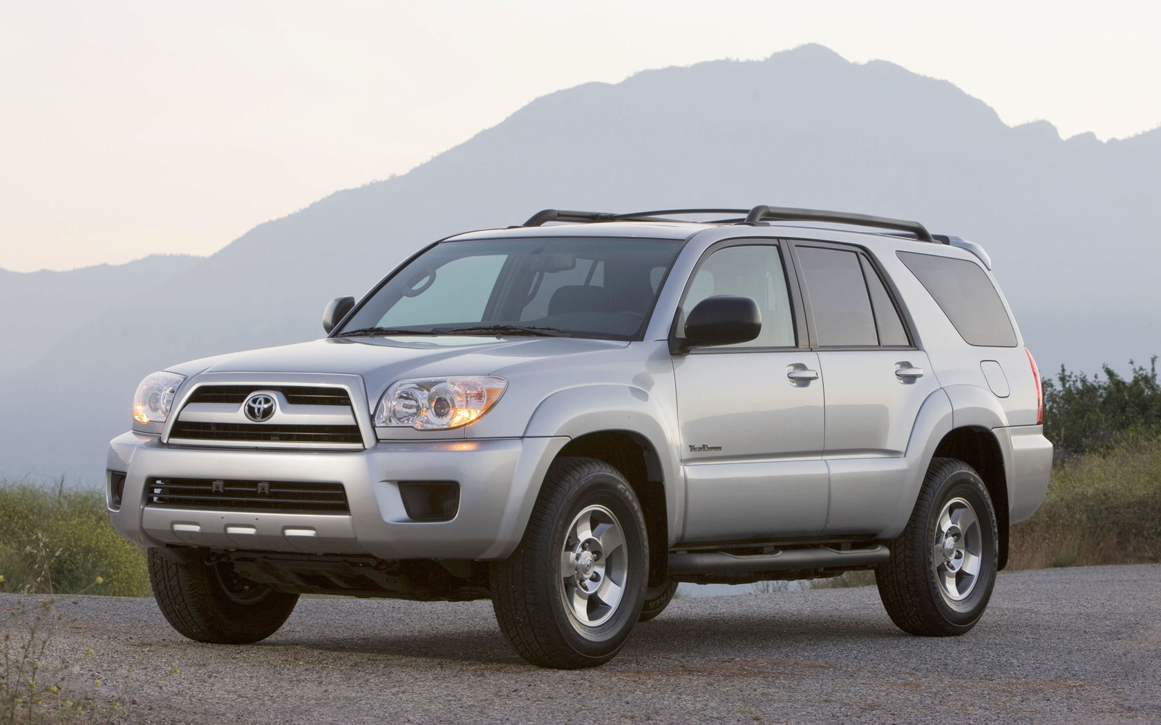 Toyota 4Runner SR5, Sport, Limited, V8 AWD - Free Widescreen Wallpaper