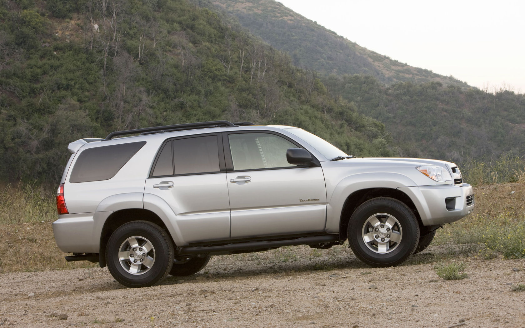 Toyota 4Runner SR5, Sport, Limited, V8 AWD - Free Widescreen Wallpaper