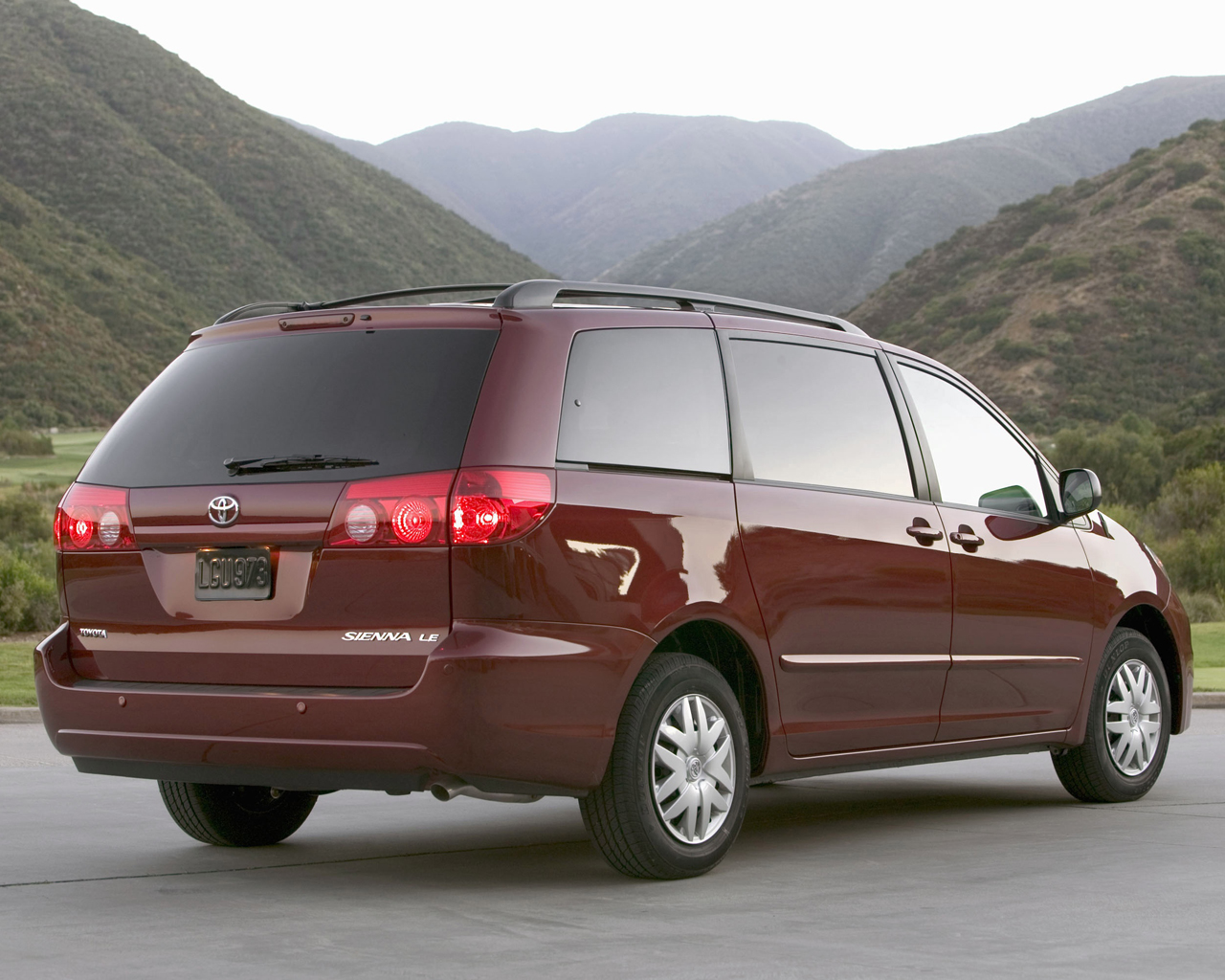 Toyota Sienna LE, XLE, SE, Limited V6 AWD - Free 1280x1024 Wallpaper