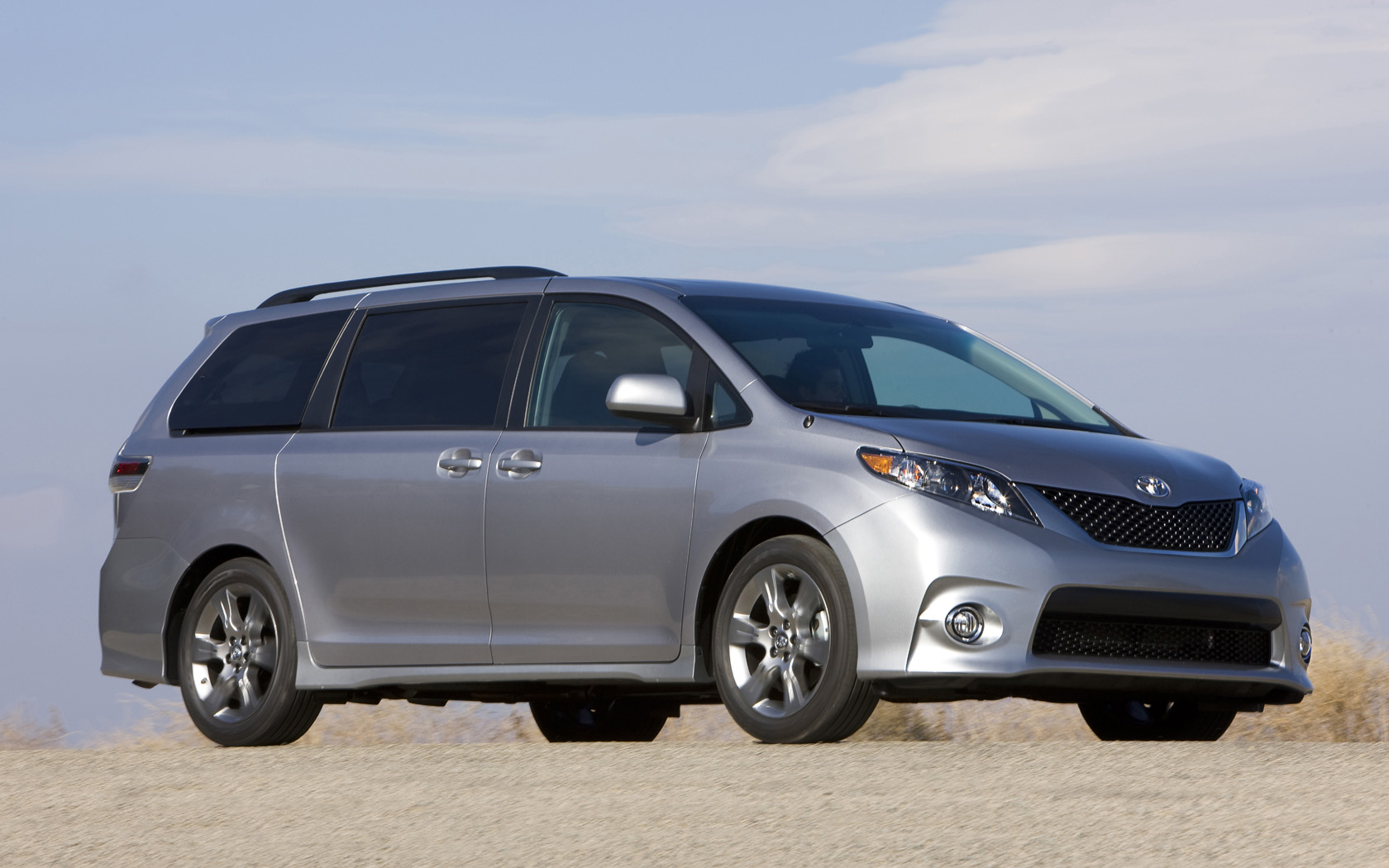 Toyota Sienna LE, XLE, SE, Limited V6 AWD - Free Widescreen Wallpaper