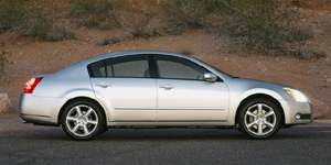 2004 Nissan Maxima Pictures