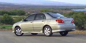 2004 Toyota Corolla Pictures