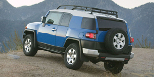 2009 Toyota FJ Cruiser Reviews / Specs / Pictures