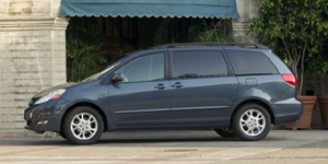 2009 Toyota Sienna Pictures