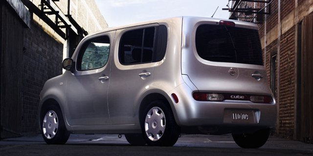 2011 Nissan Cube Pictures