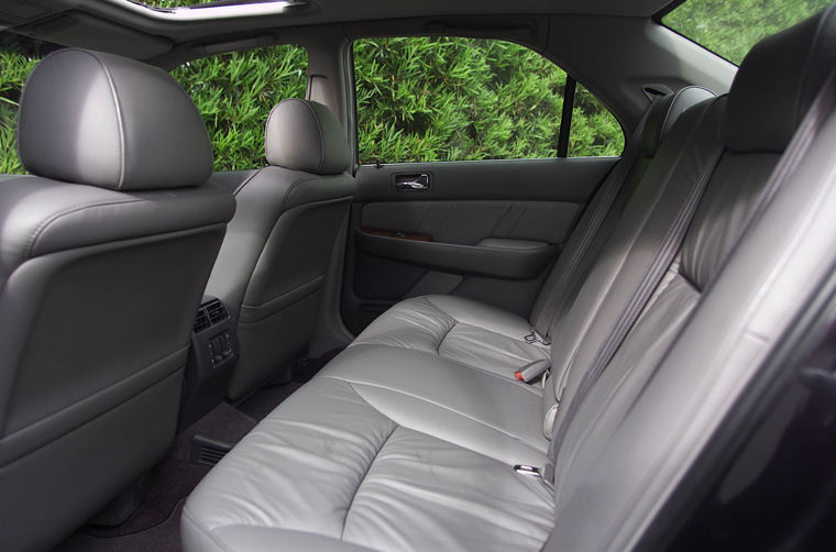 2002 Acura RL Rear Seats Picture