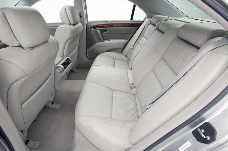 2006 Acura RL Rear Seats Picture