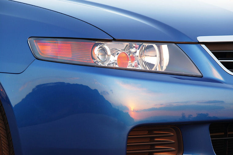 2004 Acura TSX Headlight Picture