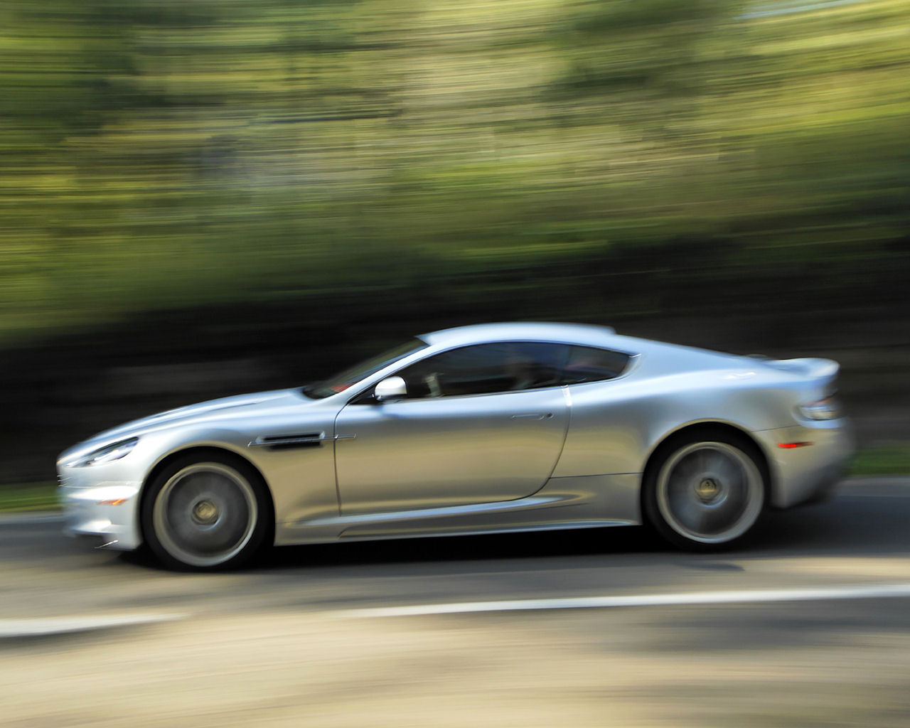 Aston Martin DBS Desktop Wallpaper