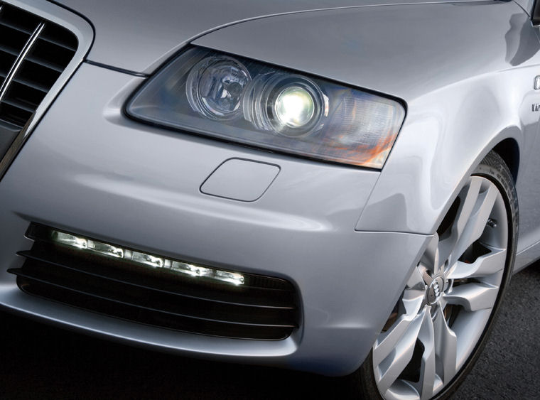 2007 Audi S6 Headlight Picture