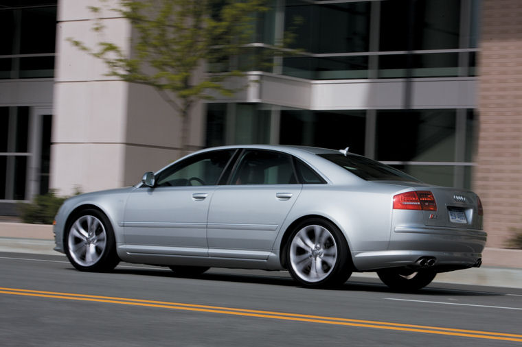 2008 Audi S8 Picture