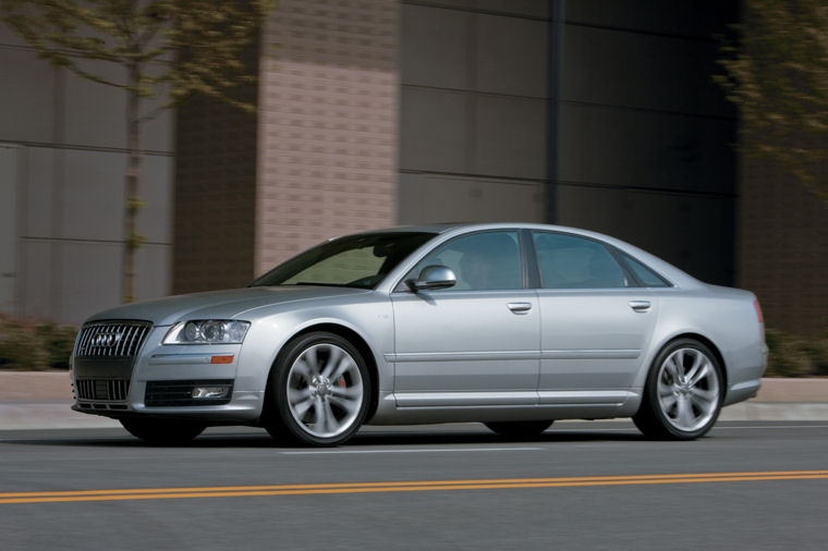 2009 Audi S8 Picture