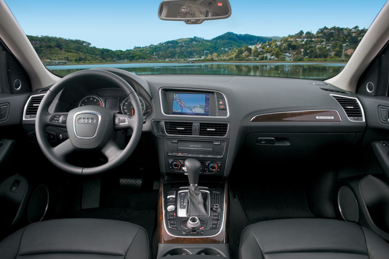 2009 Audi Q5 Cockpit Picture