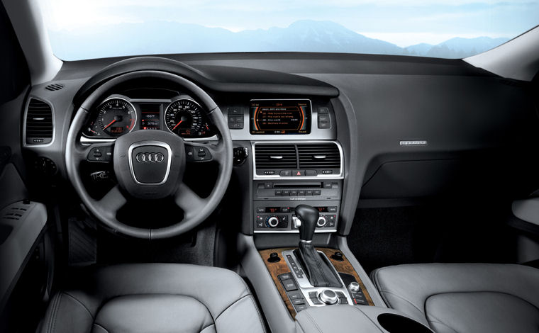 2009 Audi Q7 Cockpit Picture