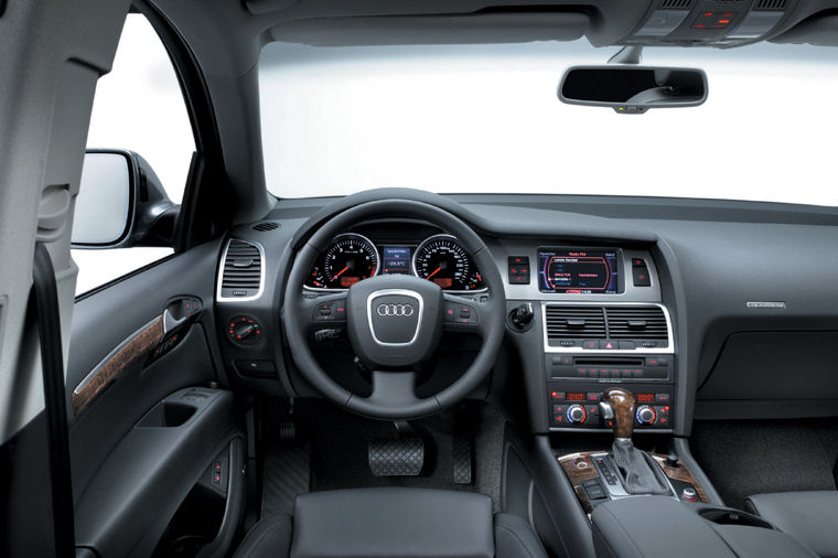 2009 Audi Q7 3.0 TDI Cockpit Picture