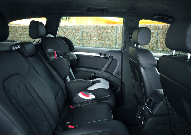 2010 Audi Q7 3.0 TDI Rear Seats Picture