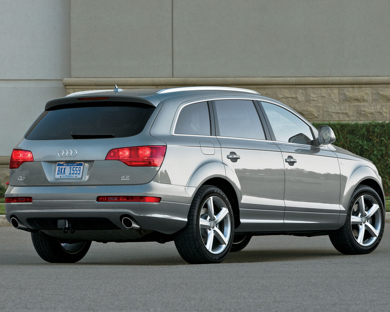 Audi Q7 Desktop Wallpaper