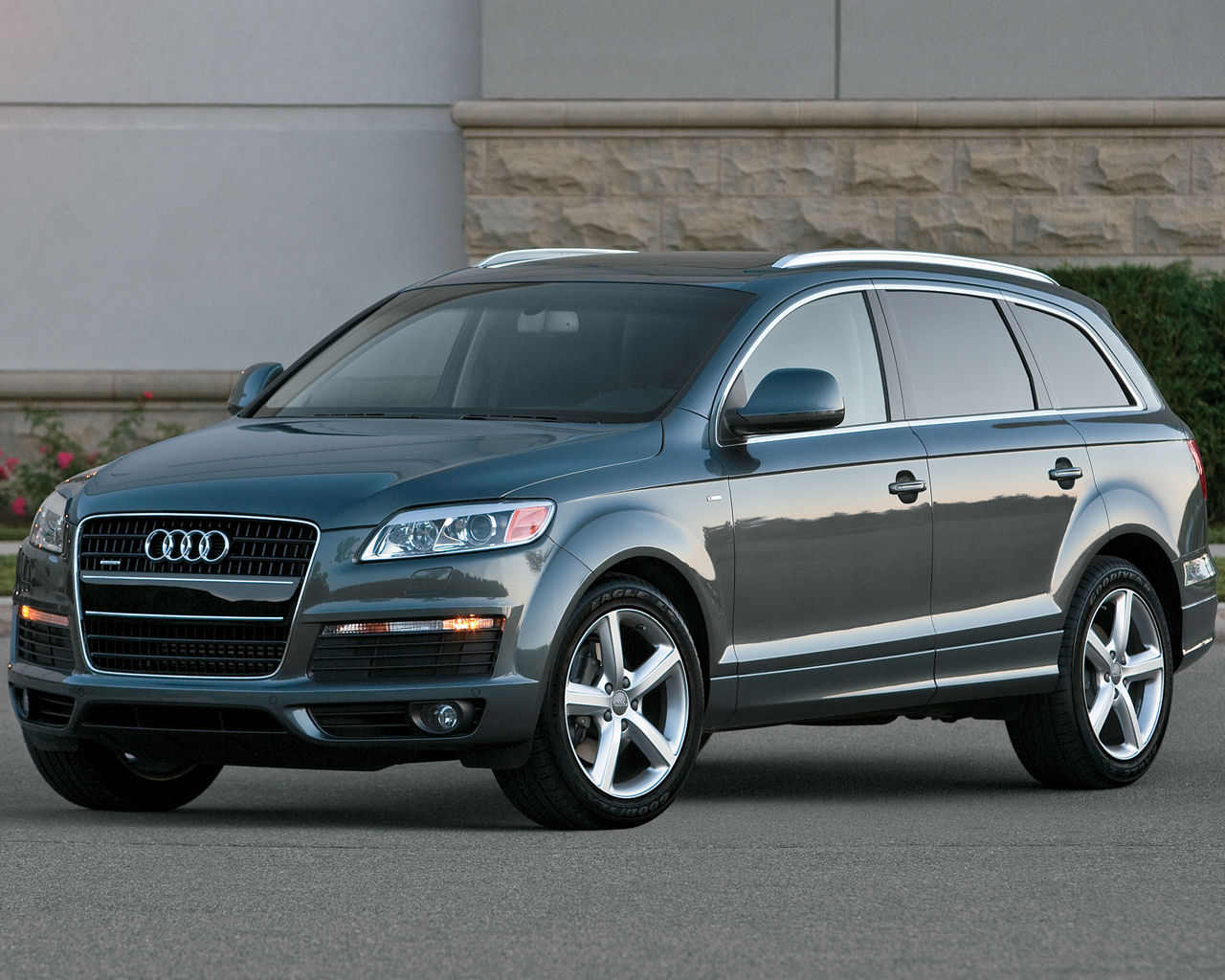 Audi Q7 Desktop Wallpaper