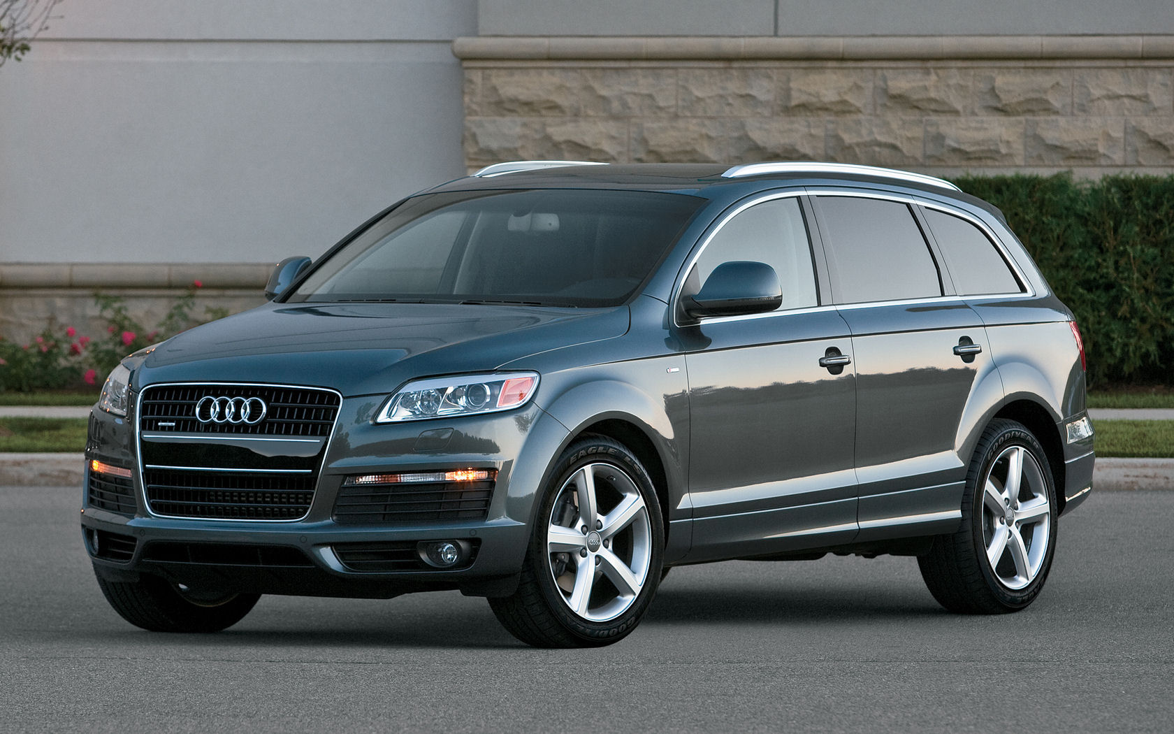 Audi Q7 Desktop Wallpaper