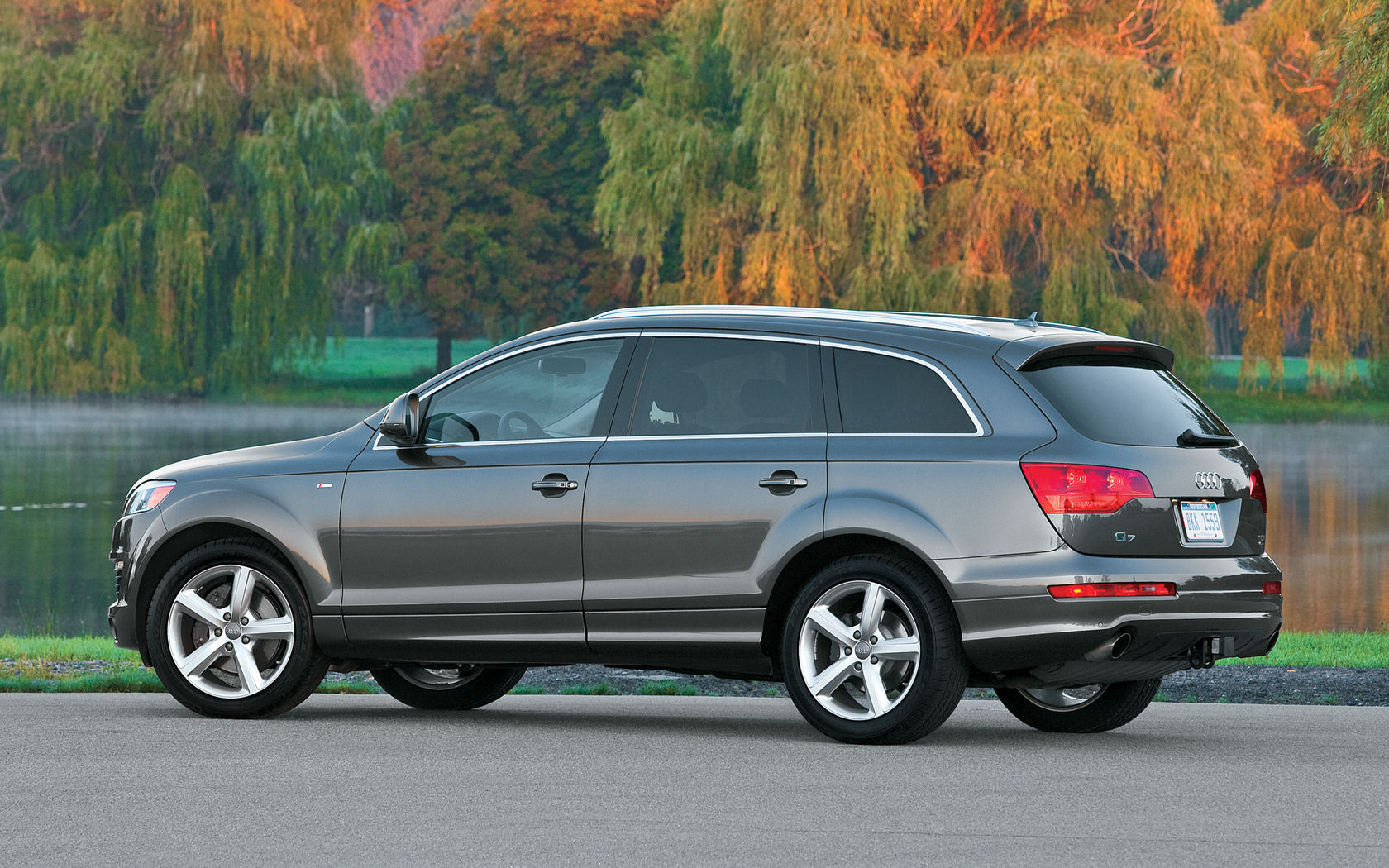 Audi Q7 Desktop Wallpaper