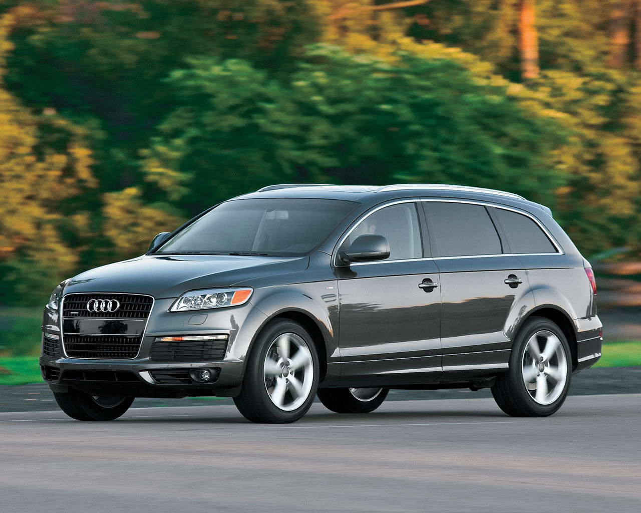 Audi Q7 Desktop Wallpaper