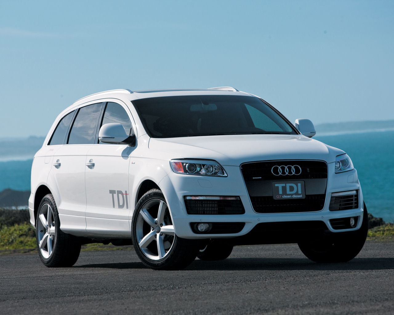 Audi Q7 Desktop Wallpaper