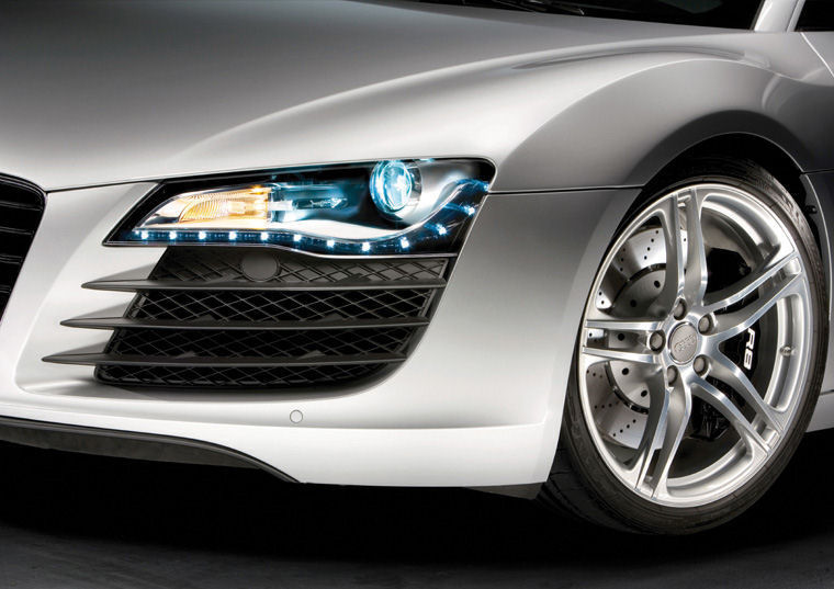 2008 Audi R8 Headlight Picture