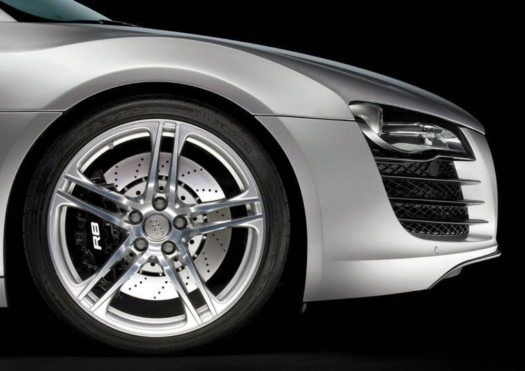 2008 Audi R8 Rim Picture