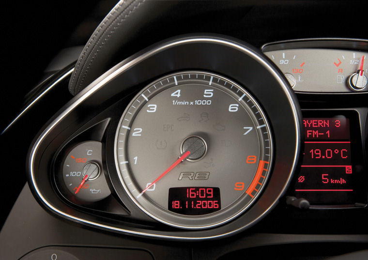 2009 Audi R8 Tachometer Picture