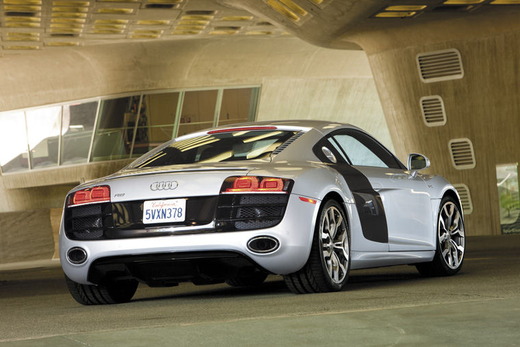 2010 Audi R8 5.2 V10 Coupe Picture