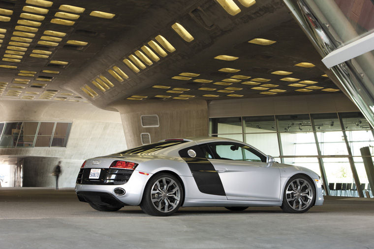 2010 Audi R8 5.2 V10 Coupe Picture