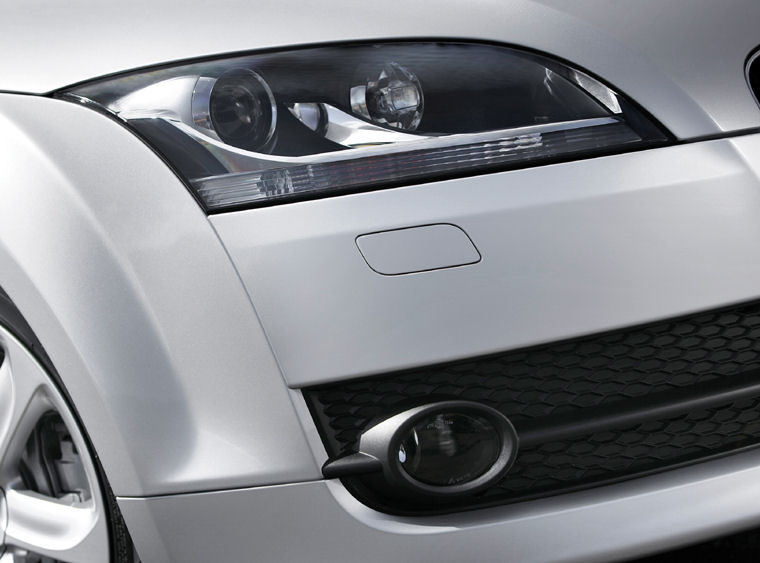 2009 Audi TT Coupe Headlight Picture