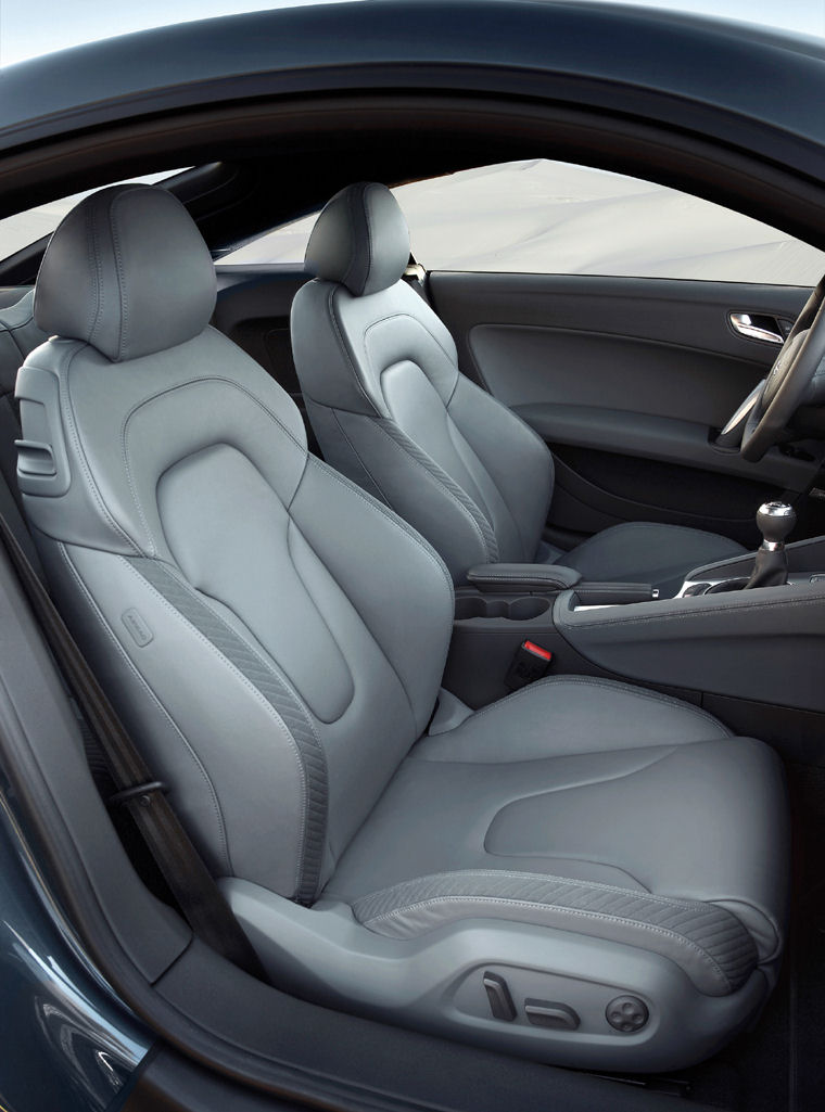 2009 Audi TT Coupe Front Seats Picture