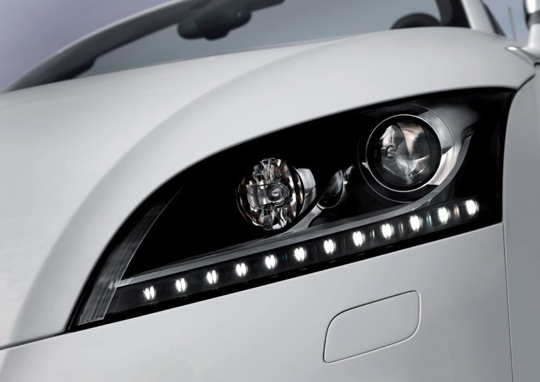 2010 Audi TTS Roadster Headlight Picture