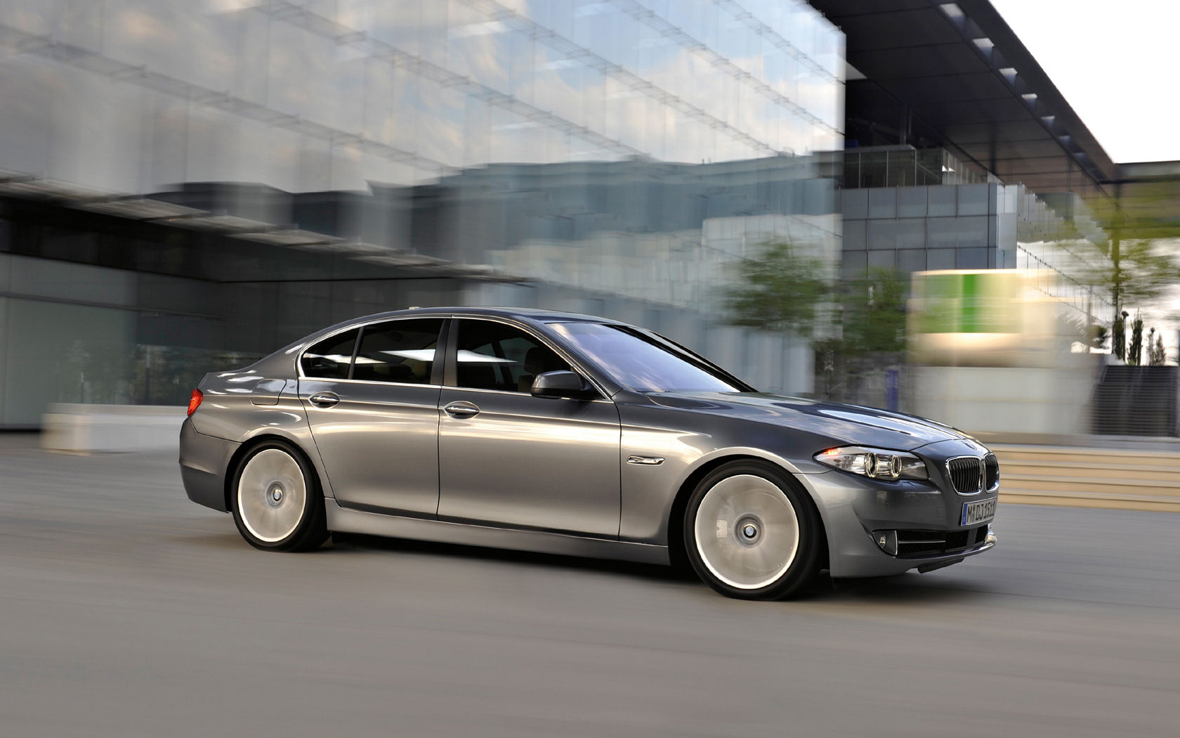 BMW 5-Series Desktop Wallpaper