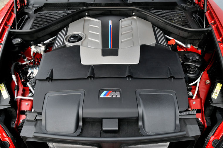 2010 BMW X6 M 4.4L V8 twin-turbocharged Engine Picture