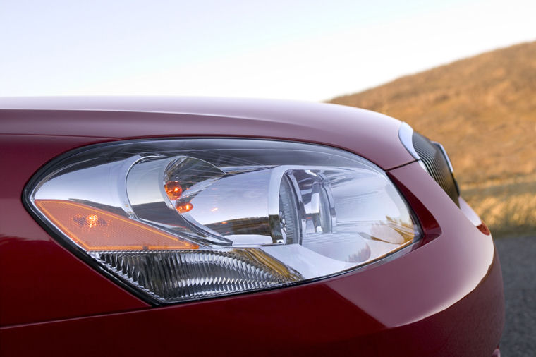 2009 Buick Lucerne Headlight Picture