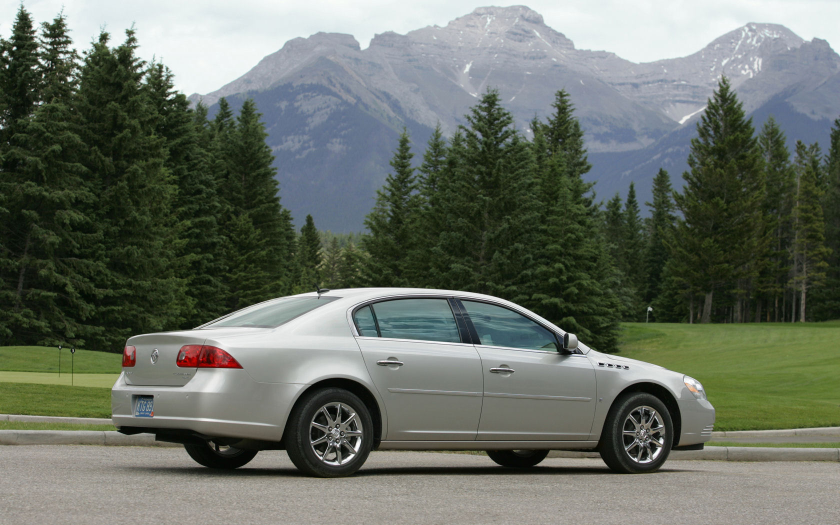 Buick Lucerne Desktop Wallpaper