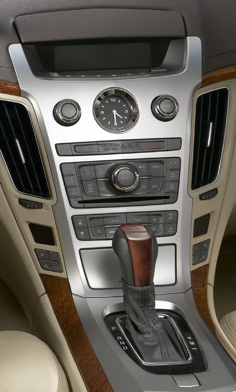 2008 Cadillac CTS Center Stack Picture