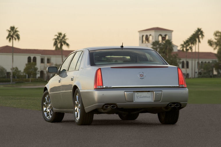 2008 Cadillac DTS Picture