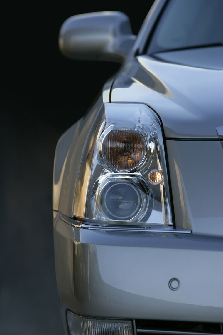 2008 Cadillac DTS Headlight Picture