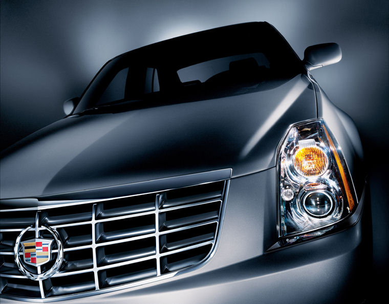 2009 Cadillac DTS Headlight Picture