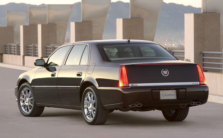 2010 Cadillac DTS Picture