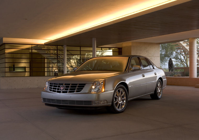 2010 Cadillac DTS Picture